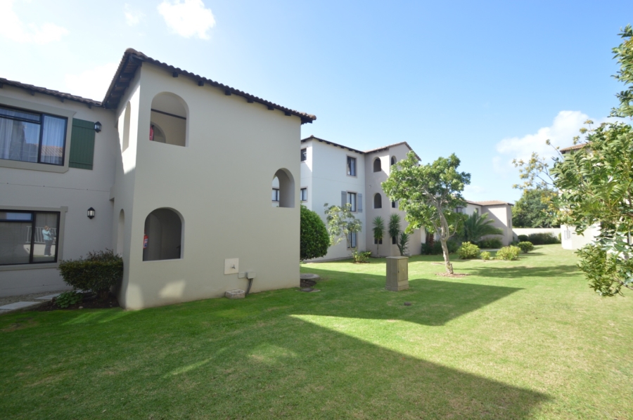 To Let 2 Bedroom Property for Rent in Bowtie Western Cape